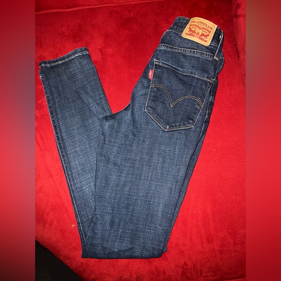 Levi’s - Picture 2 of 2